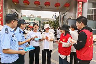 深受场外影响？沃克铲球撞伤埃德森，两次防守被爆致丢球